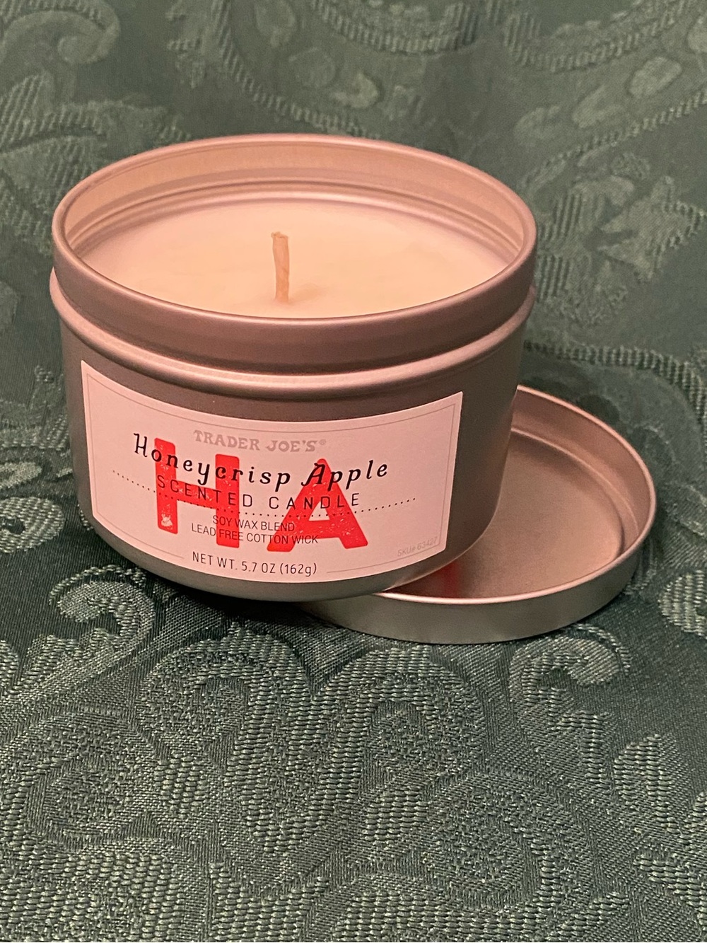 Trader Joe’s Honeycrisp Apple Scented Soy Candle Smells Incredible - Great Gift - Picture 4 of 4